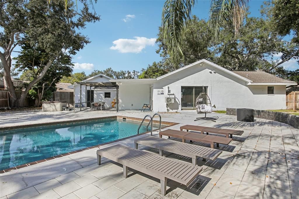 Active With Contract: $750,000 (4 beds, 2 baths, 2252 Square Feet)