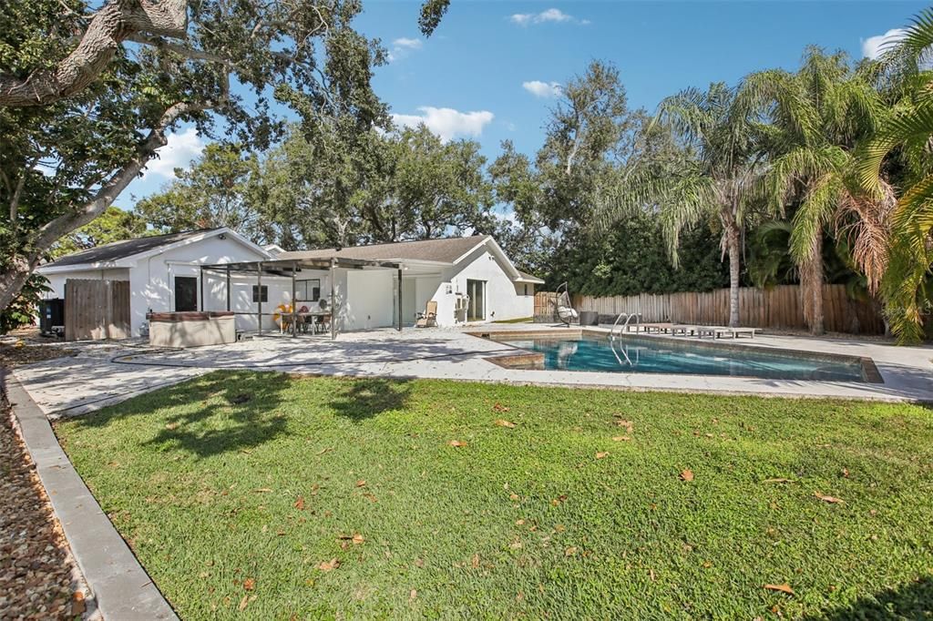 Active With Contract: $750,000 (4 beds, 2 baths, 2252 Square Feet)