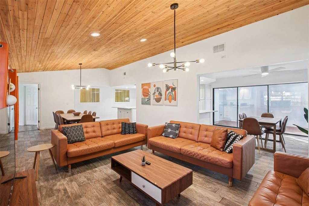 Active With Contract: $750,000 (4 beds, 2 baths, 2252 Square Feet)