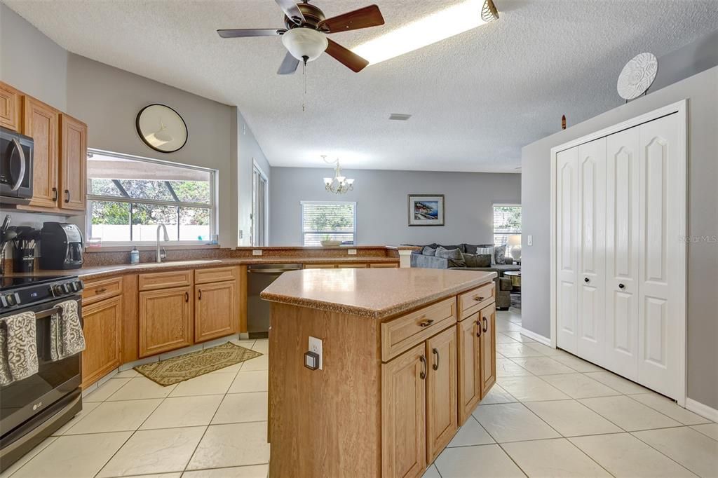 En Venta: $499,000 (3 camas, 2 baños, 2349 Pies cuadrados)