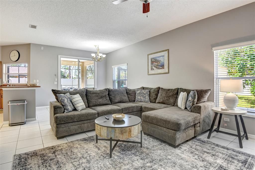 En Venta: $499,000 (3 camas, 2 baños, 2349 Pies cuadrados)