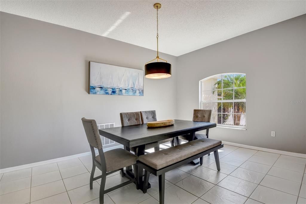 En Venta: $499,000 (3 camas, 2 baños, 2349 Pies cuadrados)