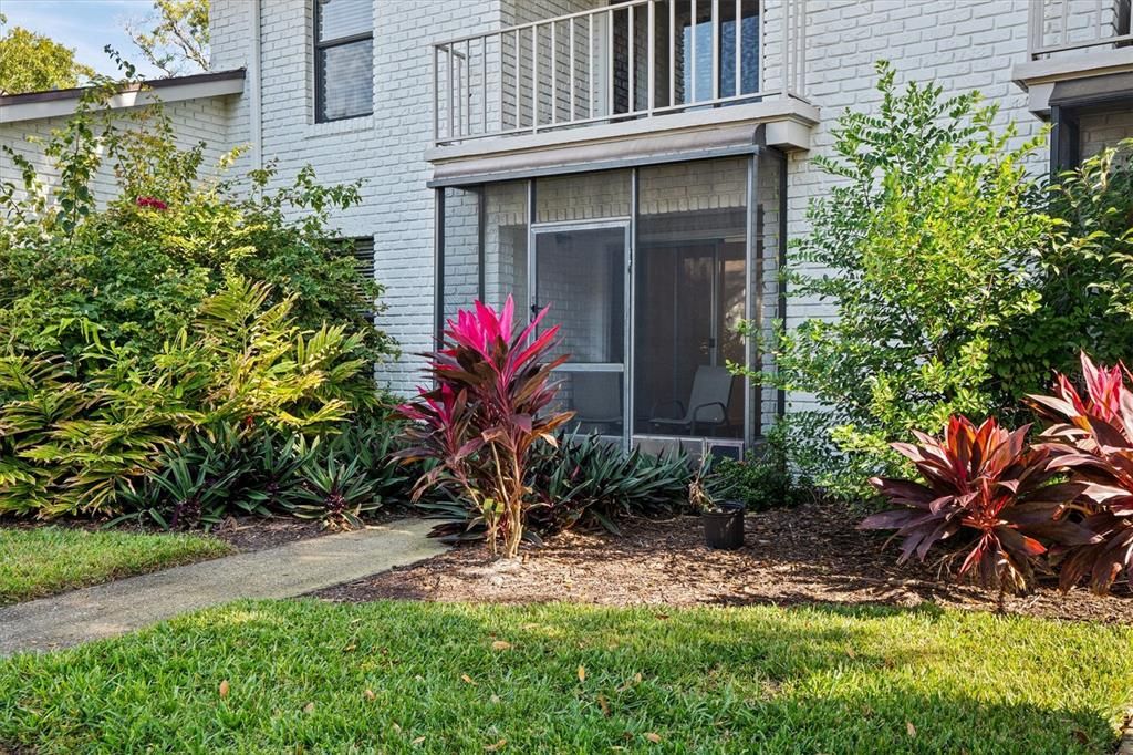 待售: $292,000 (2 贝兹, 2 浴室, 890 平方英尺)