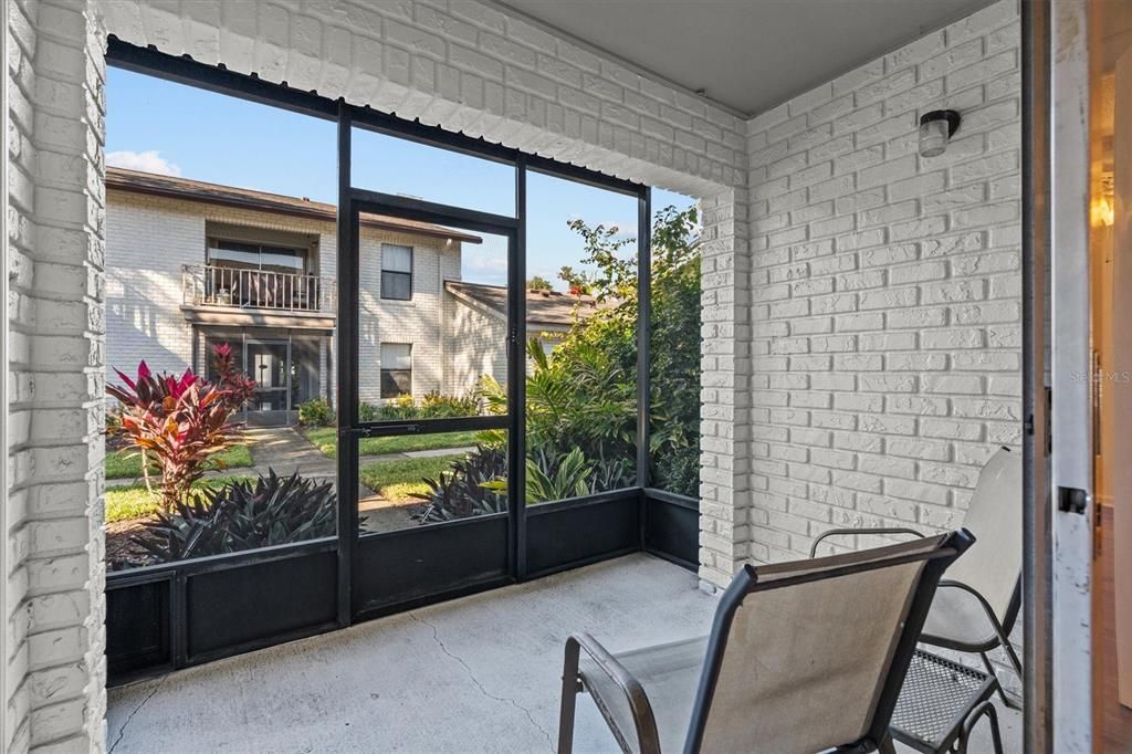 待售: $292,000 (2 贝兹, 2 浴室, 890 平方英尺)