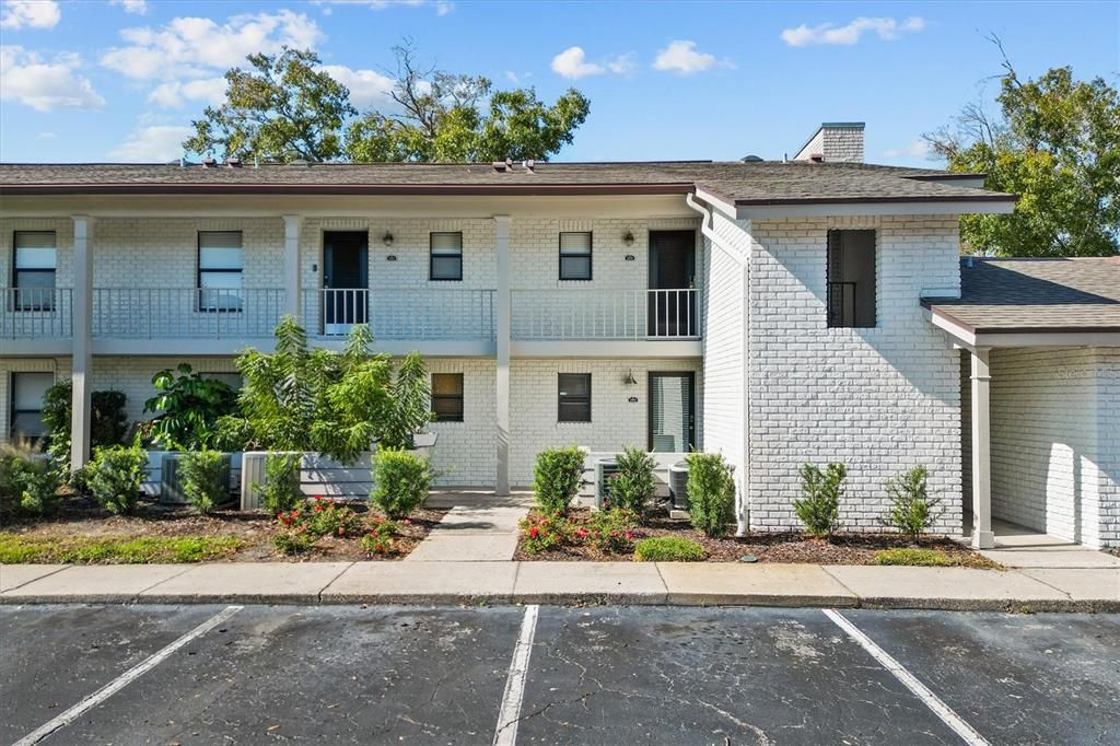 待售: $292,000 (2 贝兹, 2 浴室, 890 平方英尺)