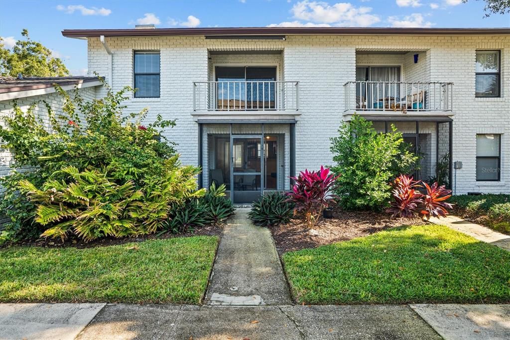 待售: $292,000 (2 贝兹, 2 浴室, 890 平方英尺)