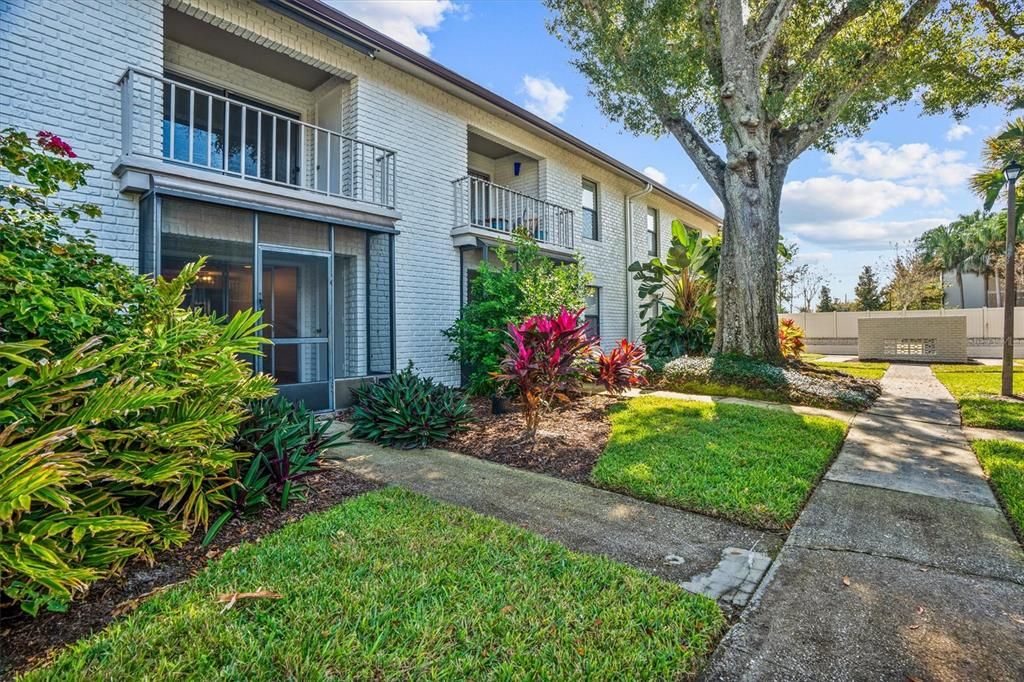 待售: $292,000 (2 贝兹, 2 浴室, 890 平方英尺)