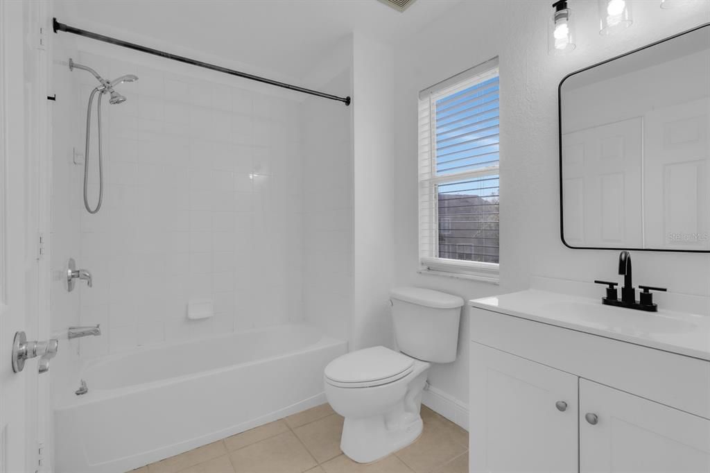 For Rent: $2,175 (3 beds, 2 baths, 1647 Square Feet)