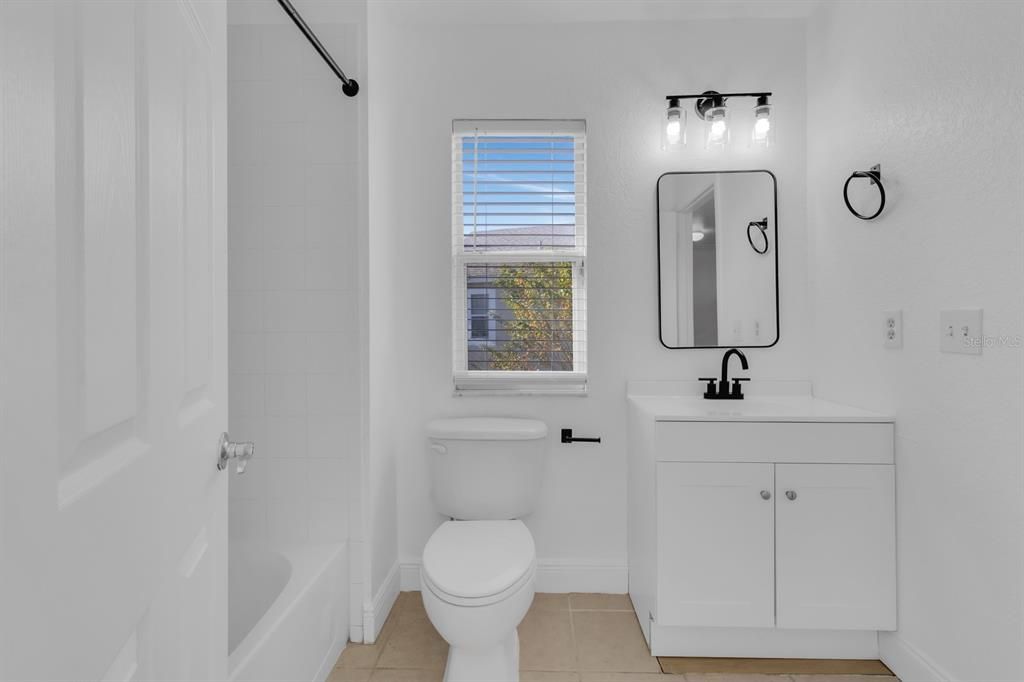 For Rent: $2,175 (3 beds, 2 baths, 1647 Square Feet)