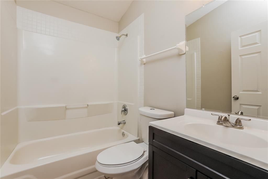 В аренду: $2,440 (4 спален, 2 ванн, 1335 Квадратных фут)