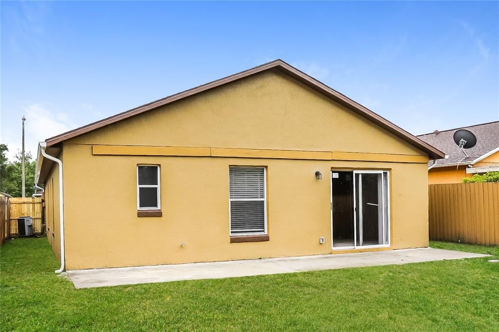 В аренду: $2,440 (4 спален, 2 ванн, 1335 Квадратных фут)