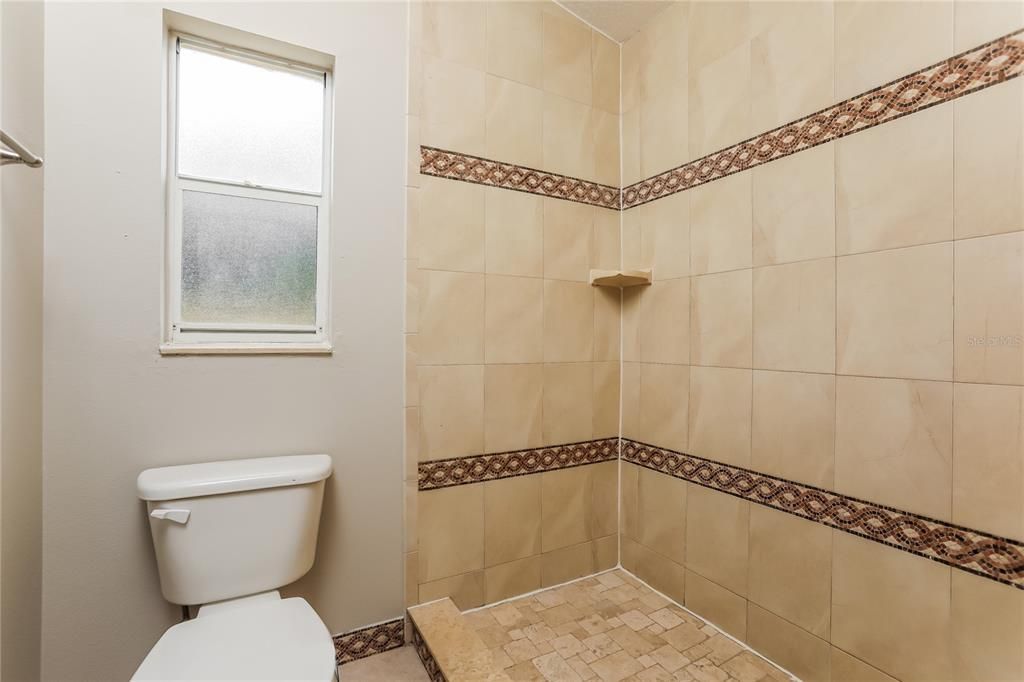 В аренду: $2,440 (4 спален, 2 ванн, 1335 Квадратных фут)