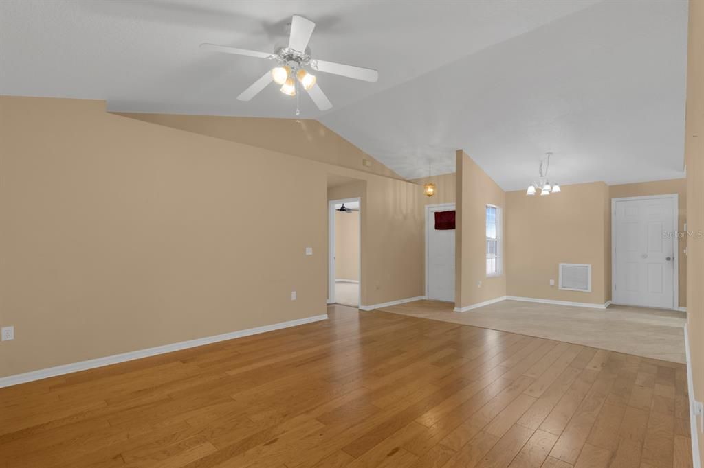 待售: $355,000 (3 贝兹, 2 浴室, 1120 平方英尺)