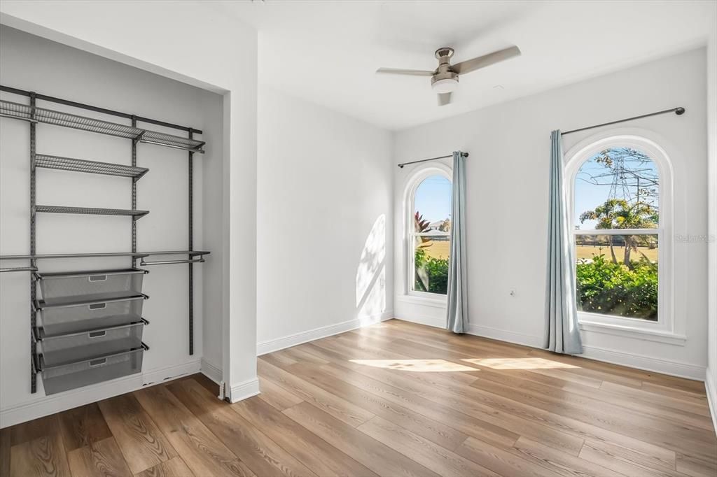 На продажу: $1,299,900 (4 спален, 4 ванн, 3265 Квадратных фут)