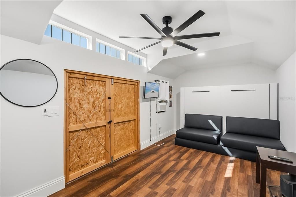 На продажу: $1,299,900 (4 спален, 4 ванн, 3265 Квадратных фут)