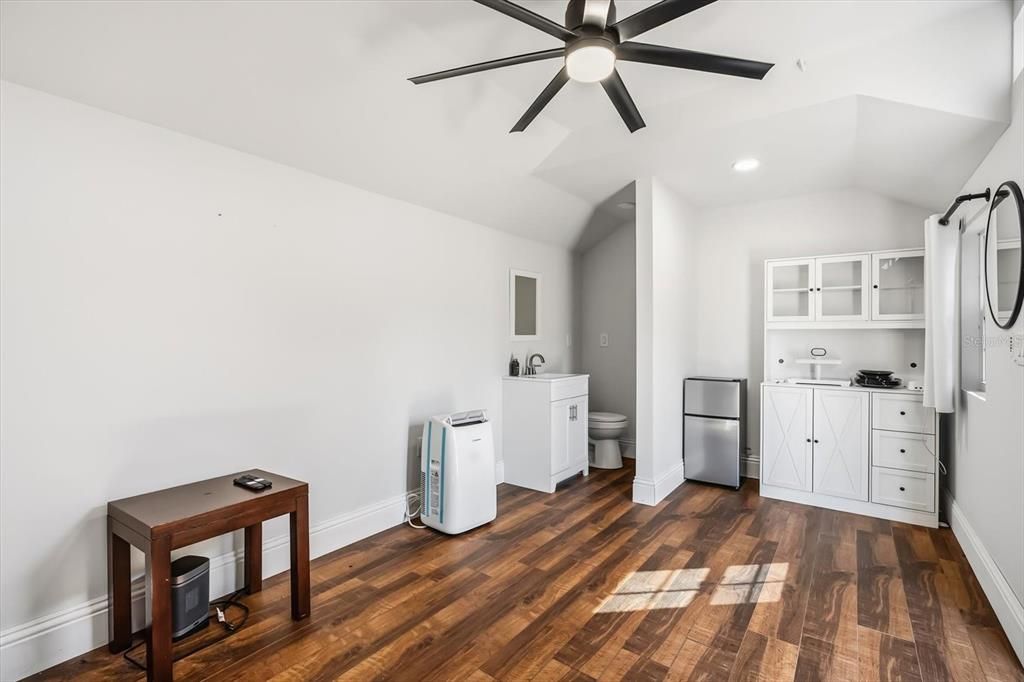 На продажу: $1,299,900 (4 спален, 4 ванн, 3265 Квадратных фут)