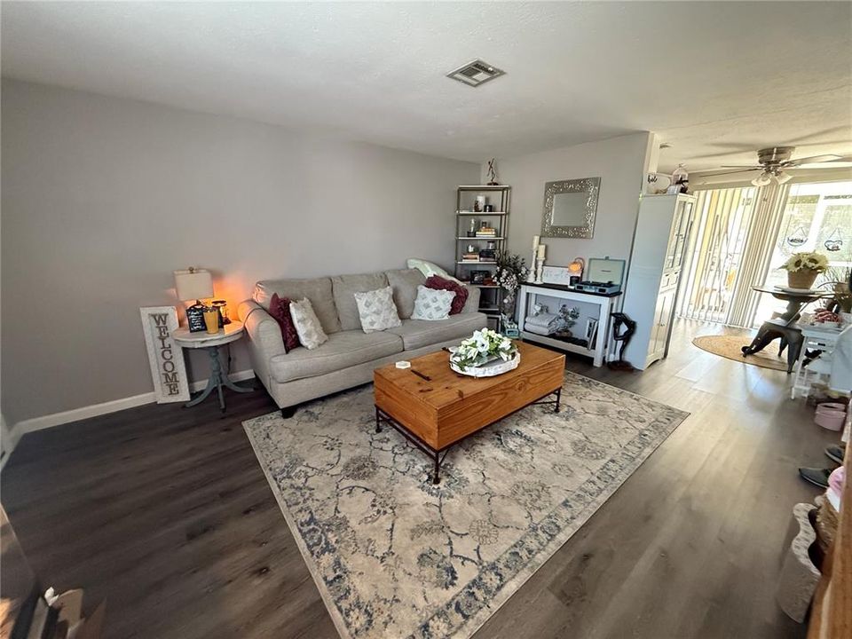 For Rent: $1,575 (2 beds, 1 baths, 783 Square Feet)