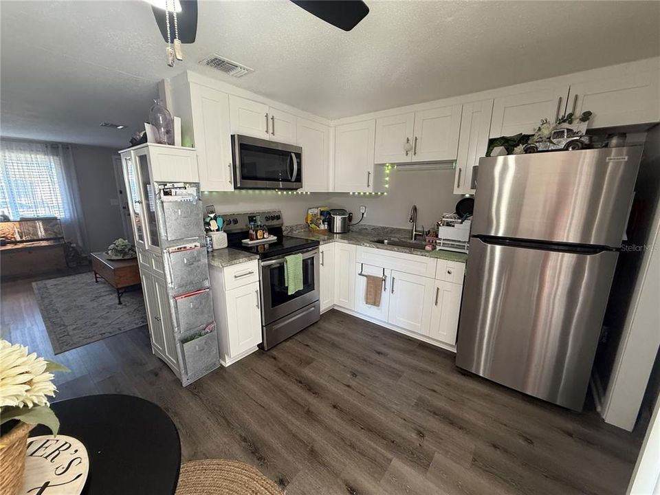 For Rent: $1,575 (2 beds, 1 baths, 783 Square Feet)
