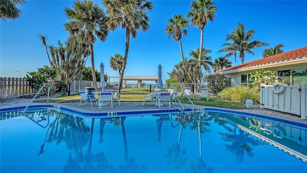 For Sale: $895,000 (1 beds, 1 baths, 720 Square Feet)