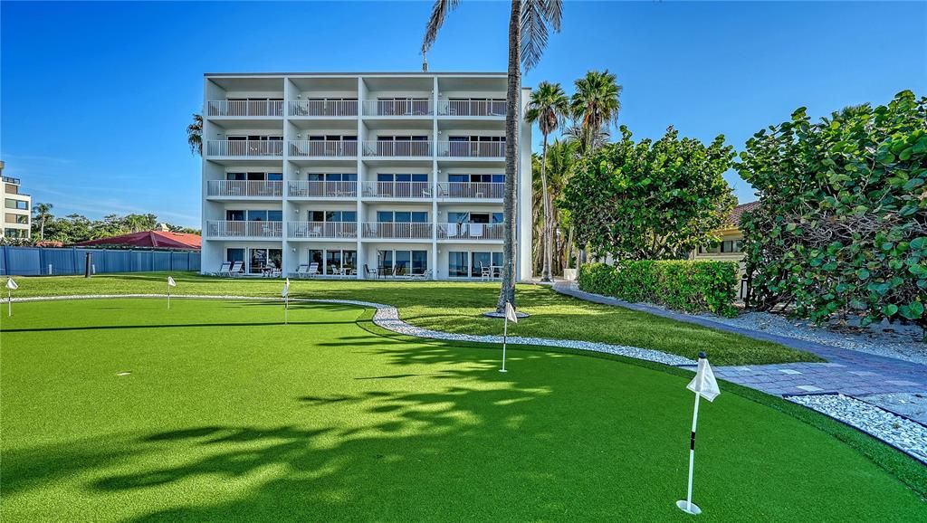 For Sale: $895,000 (1 beds, 1 baths, 720 Square Feet)