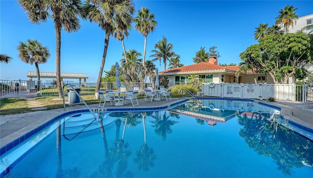 For Sale: $895,000 (1 beds, 1 baths, 720 Square Feet)