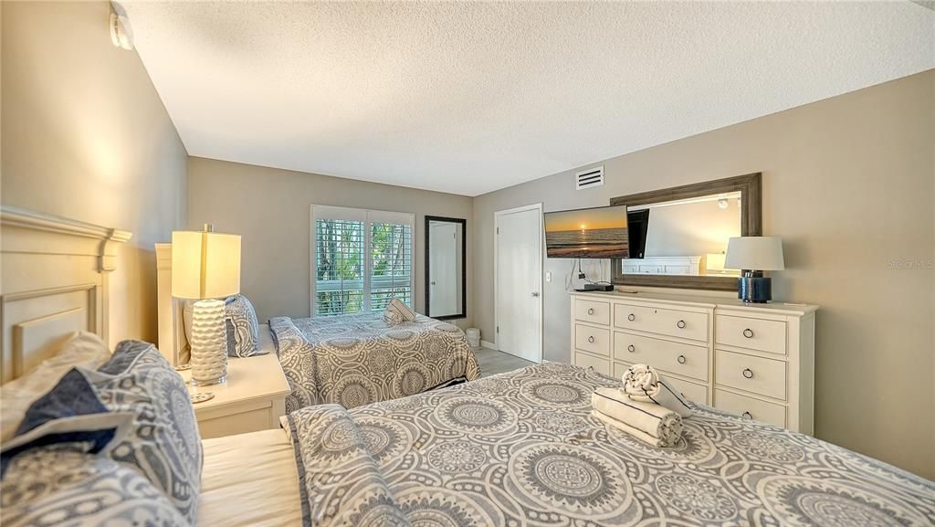 For Sale: $895,000 (1 beds, 1 baths, 720 Square Feet)