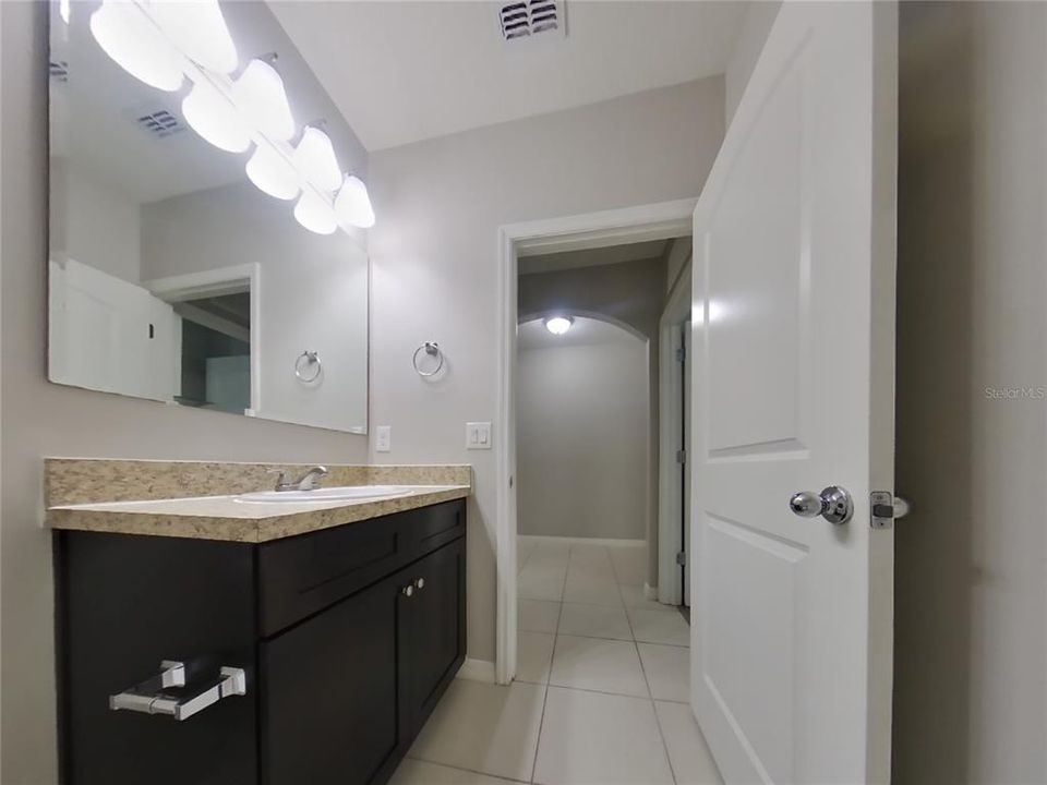 В аренду: $2,349 (4 спален, 2 ванн, 1828 Квадратных фут)