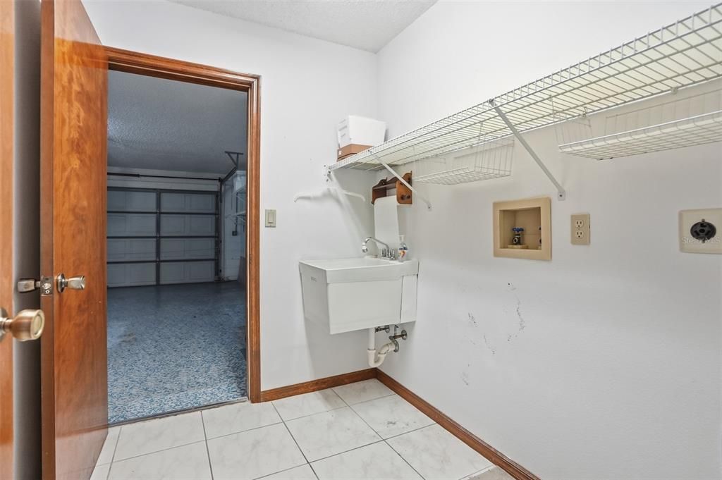 For Sale: $320,000 (3 beds, 2 baths, 1644 Square Feet)