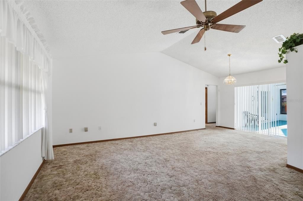 For Sale: $320,000 (3 beds, 2 baths, 1644 Square Feet)