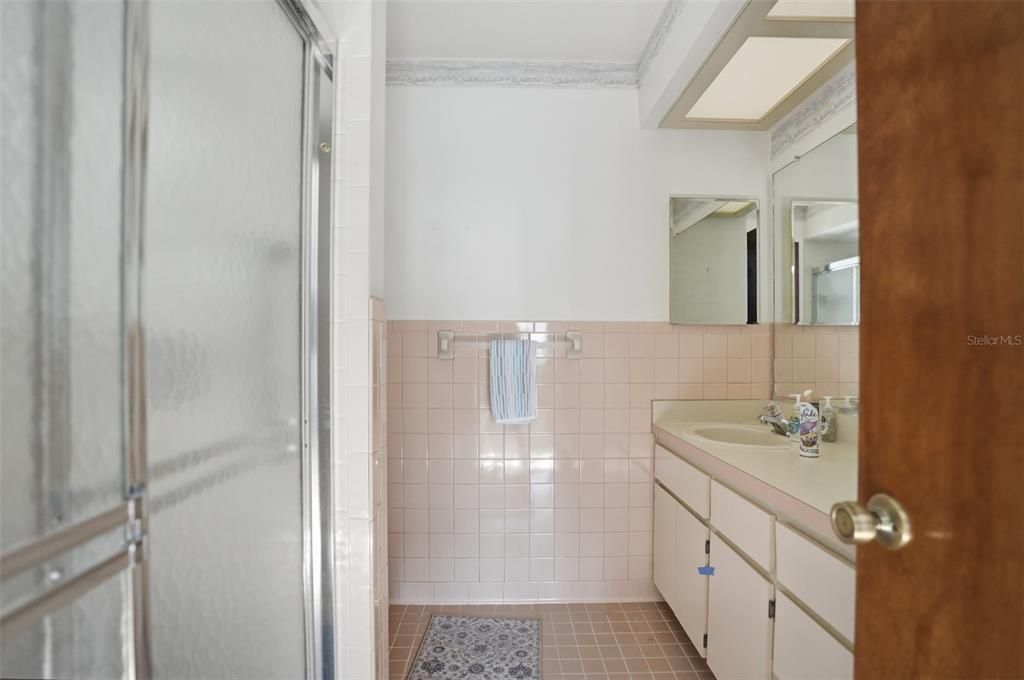 For Sale: $320,000 (3 beds, 2 baths, 1644 Square Feet)