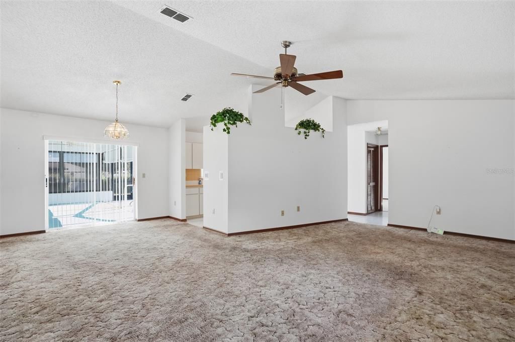 For Sale: $320,000 (3 beds, 2 baths, 1644 Square Feet)