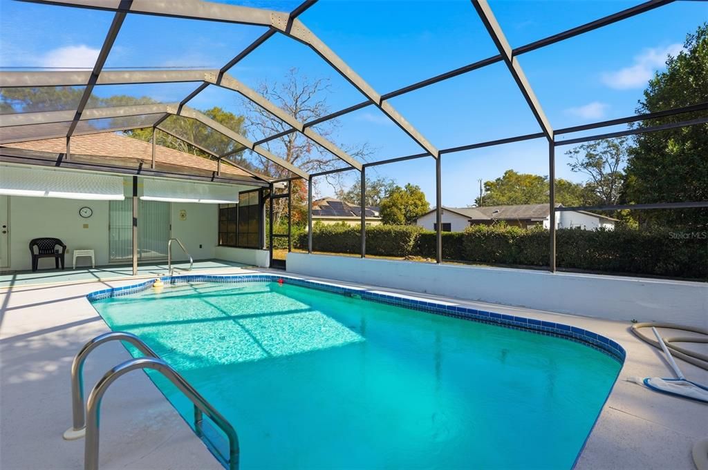 For Sale: $320,000 (3 beds, 2 baths, 1644 Square Feet)