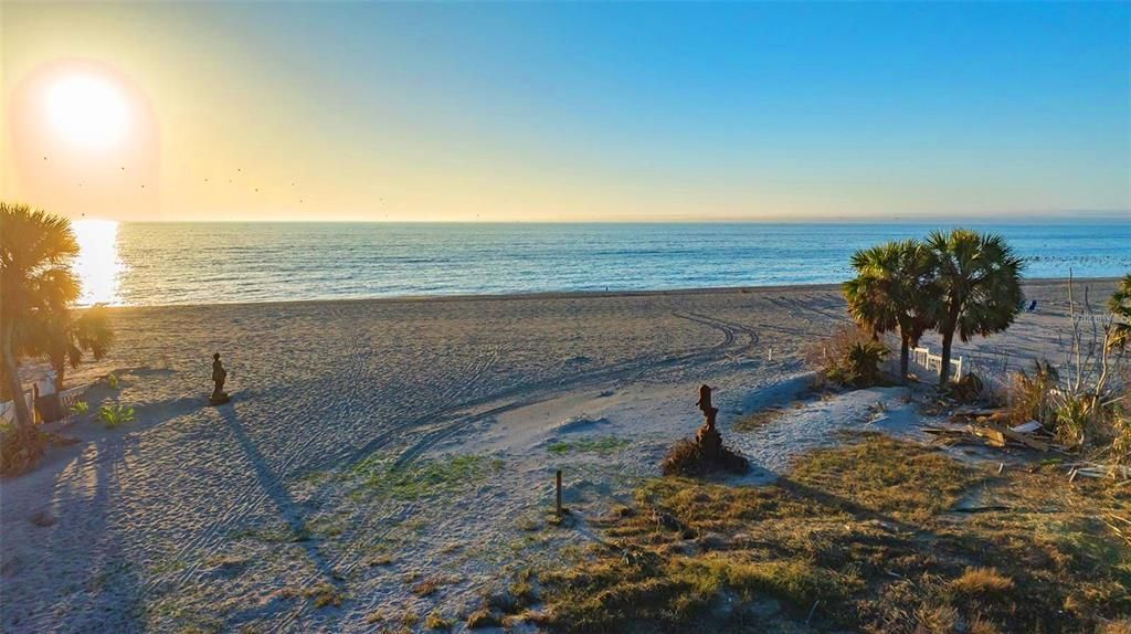 На продажу: $4,050,000 (1.02 acres)