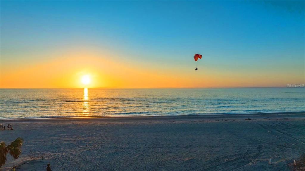 На продажу: $4,050,000 (1.02 acres)