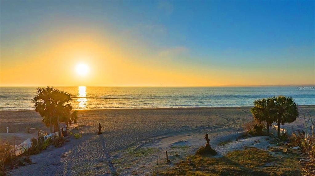 На продажу: $4,050,000 (1.02 acres)