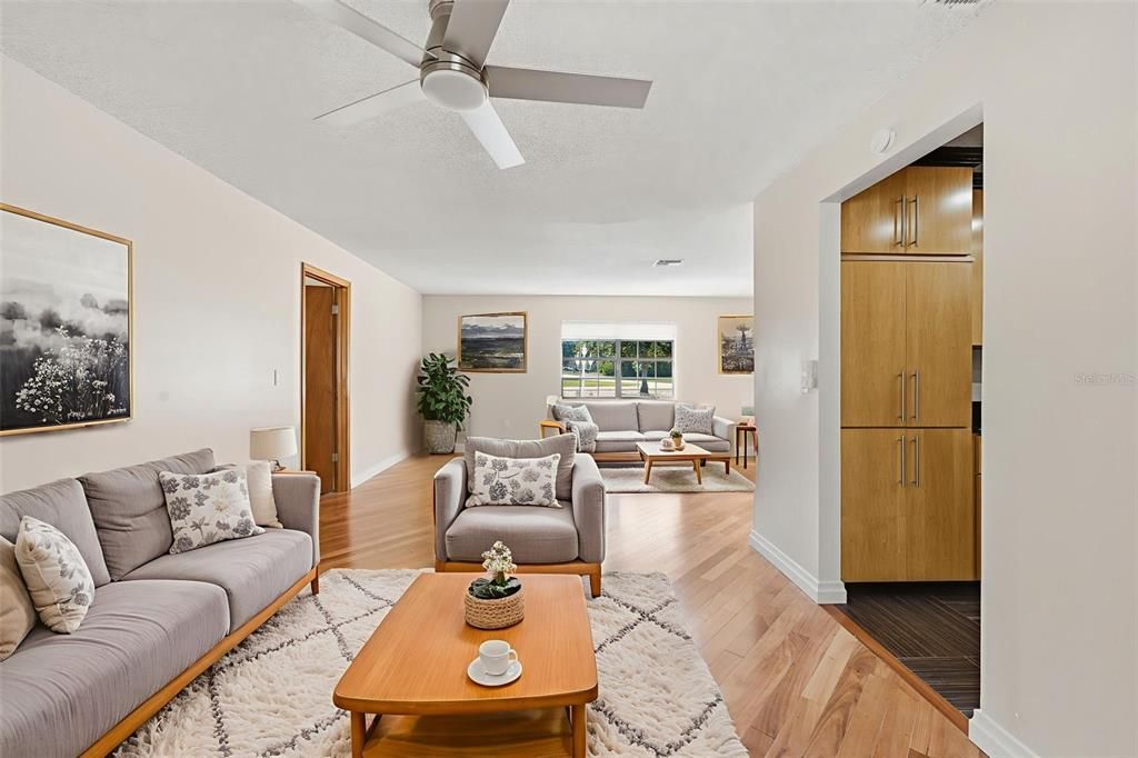 待售: $449,900 (3 贝兹, 3 浴室, 2460 平方英尺)