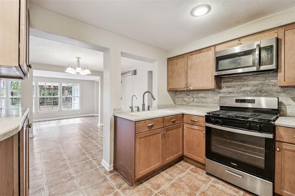 待售: $499,900 (3 贝兹, 2 浴室, 2137 平方英尺)