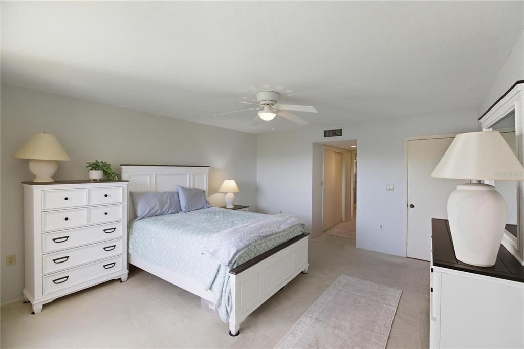 На продажу: $389,000 (2 спален, 2 ванн, 1516 Квадратных фут)