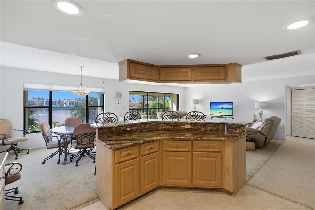 На продажу: $389,000 (2 спален, 2 ванн, 1516 Квадратных фут)