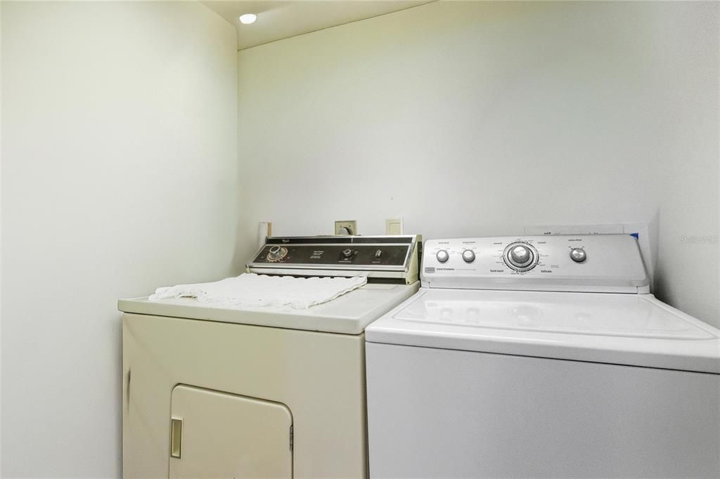 На продажу: $389,000 (2 спален, 2 ванн, 1516 Квадратных фут)