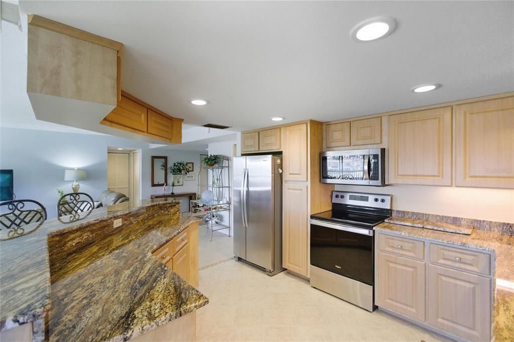 На продажу: $389,000 (2 спален, 2 ванн, 1516 Квадратных фут)