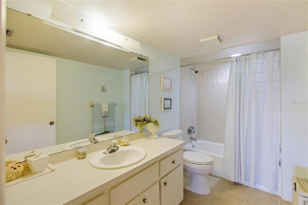 На продажу: $389,000 (2 спален, 2 ванн, 1516 Квадратных фут)