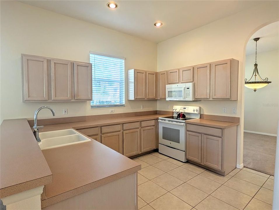 For Rent: $2,995 (3 beds, 2 baths, 1991 Square Feet)