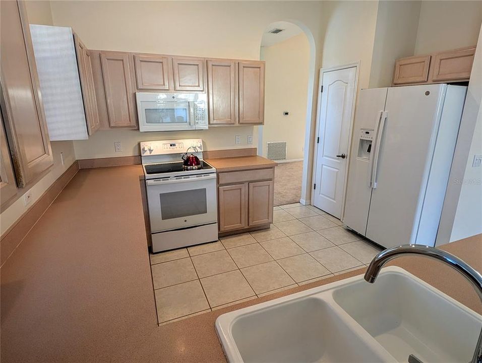 For Rent: $2,995 (3 beds, 2 baths, 1991 Square Feet)