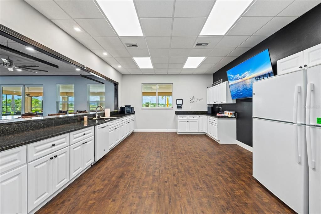 For Sale: $369,000 (1 beds, 1 baths, 271 Square Feet)