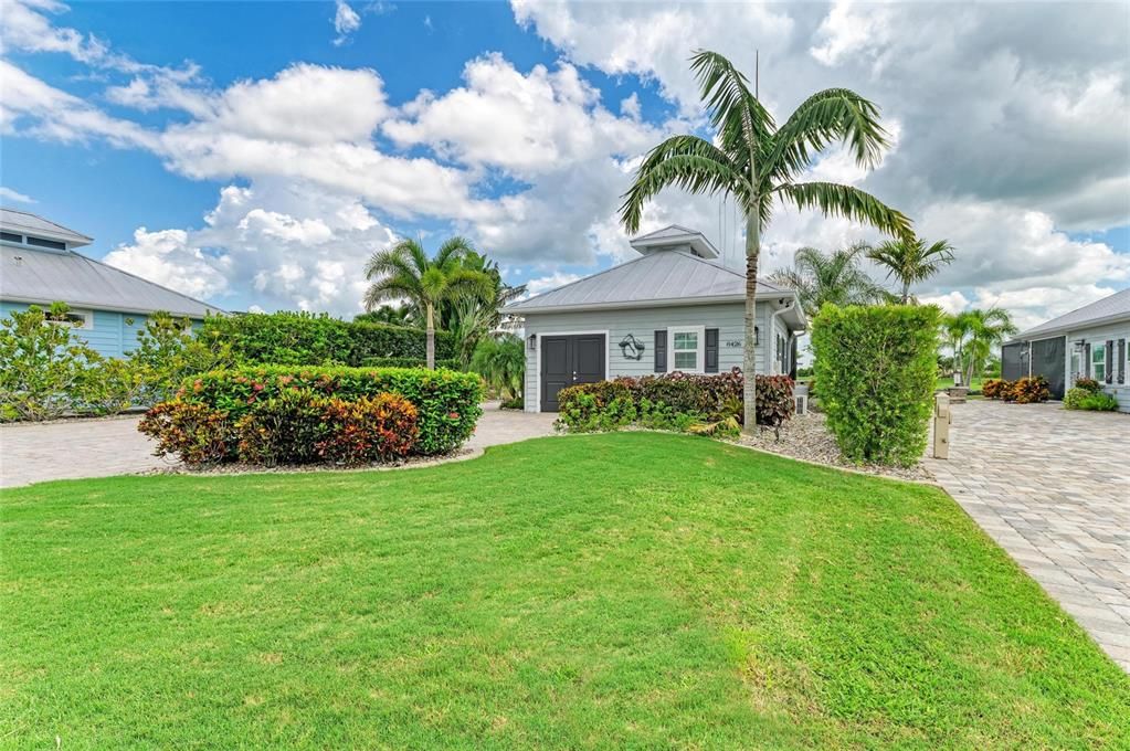 For Sale: $369,000 (1 beds, 1 baths, 271 Square Feet)