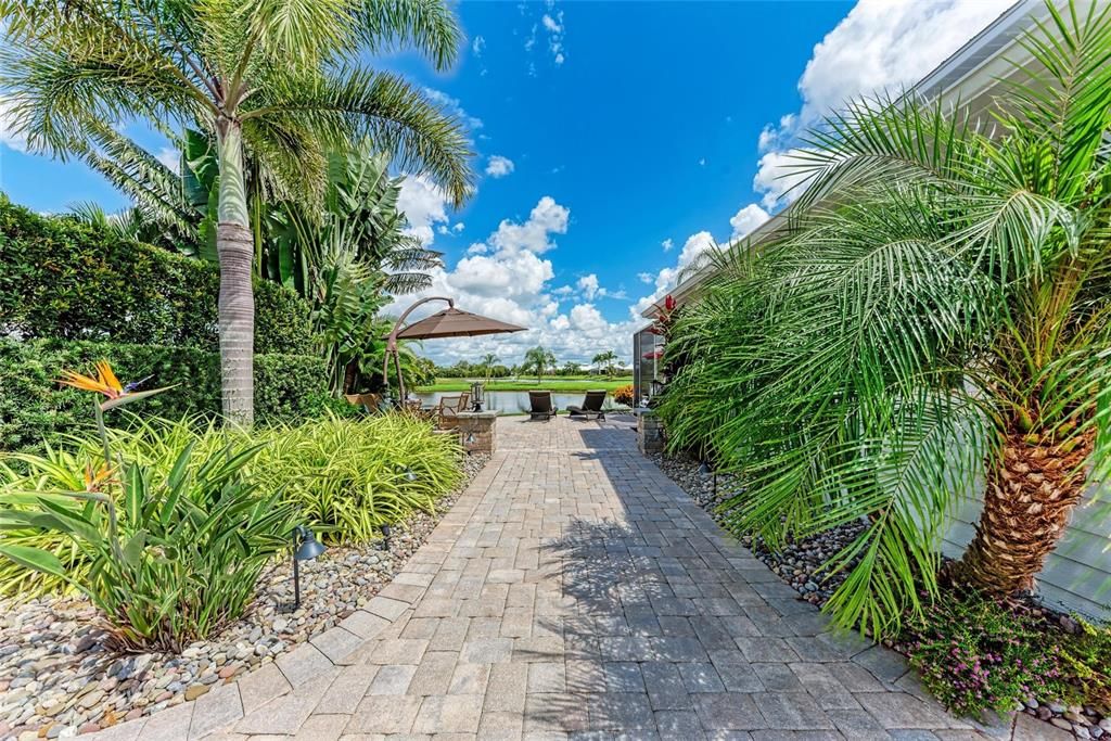 For Sale: $369,000 (1 beds, 1 baths, 271 Square Feet)