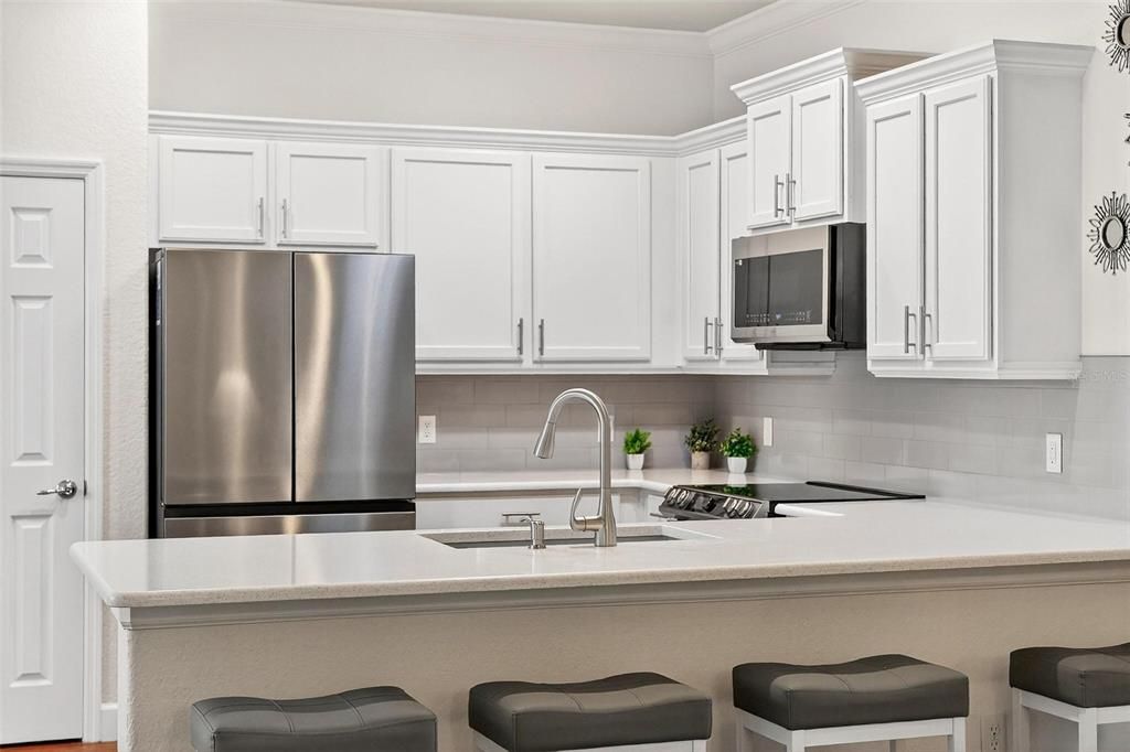 For Sale: $330,000 (2 beds, 2 baths, 1596 Square Feet)