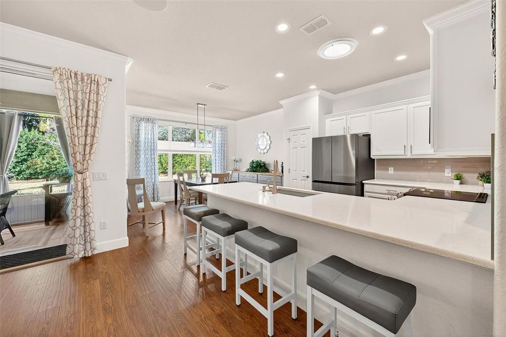 For Sale: $330,000 (2 beds, 2 baths, 1596 Square Feet)