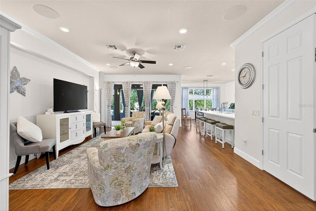 For Sale: $330,000 (2 beds, 2 baths, 1596 Square Feet)